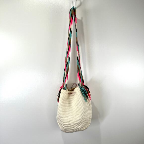 Colombian Mochila Wayuu Hobo Crochet Bucket Bag - Picture 6 of 6
